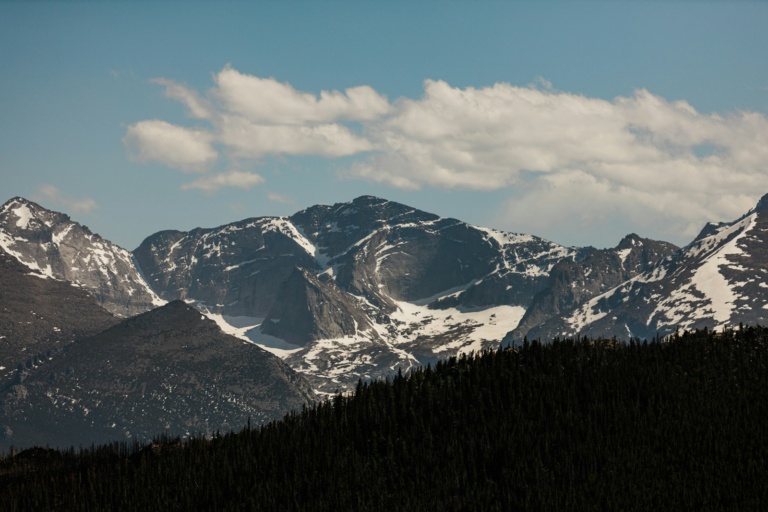 a snowy mountain range